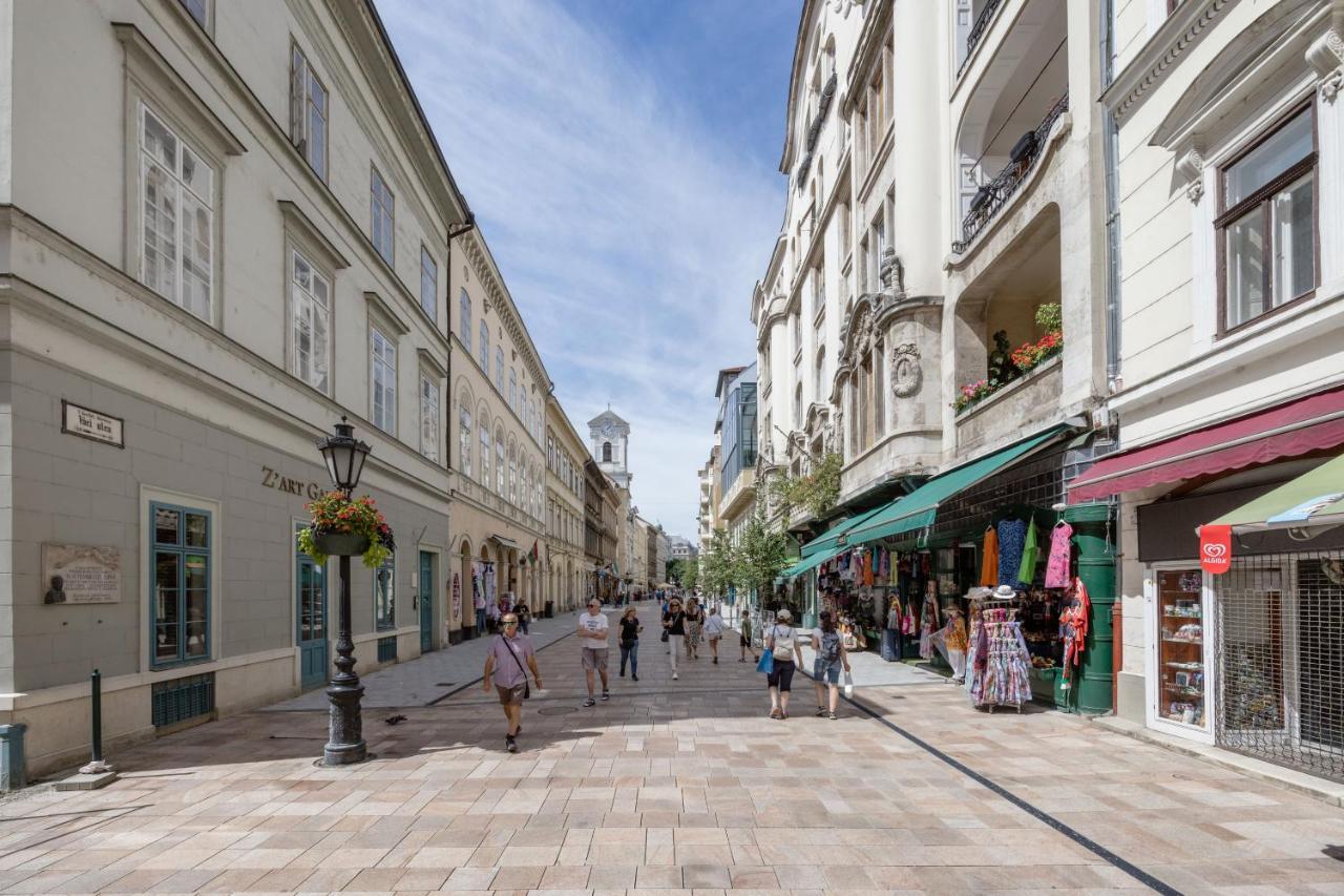 Appartement Walk To Vaci Street - Live In Lux Designer Apt W/ Amazing Views *