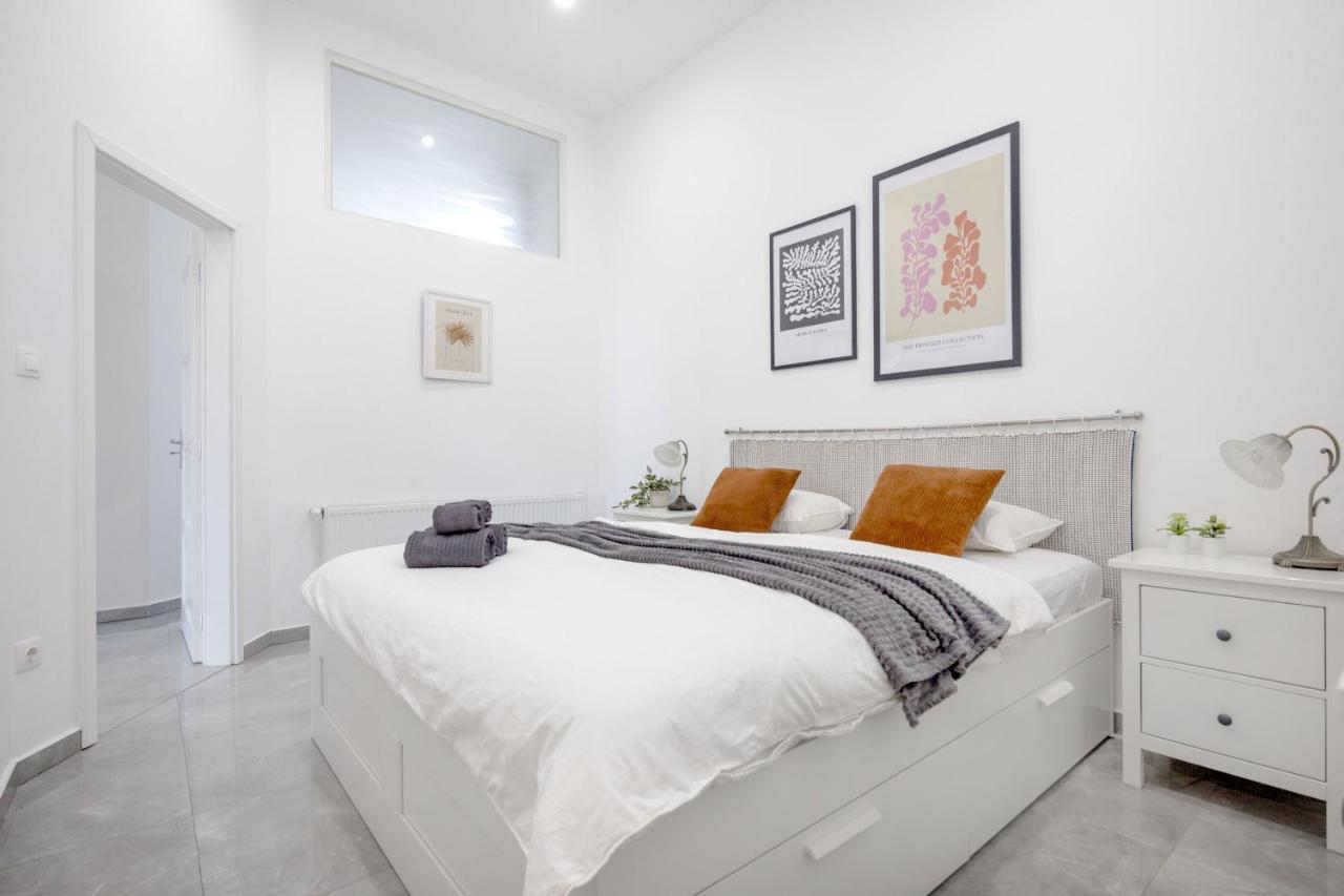Walk To Vaci Street - Live In Lux Designer Apt W/ Amazing Views Apartment